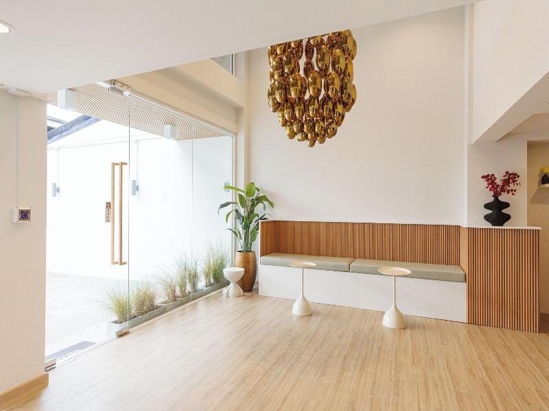 Takka Hotel - Bearing image