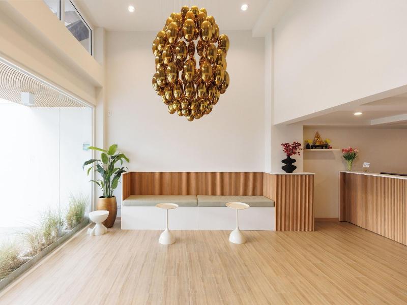 Takka Hotel - Bearing image