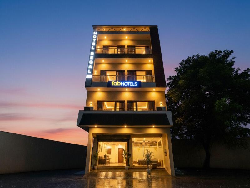 Fabhotel Regal image