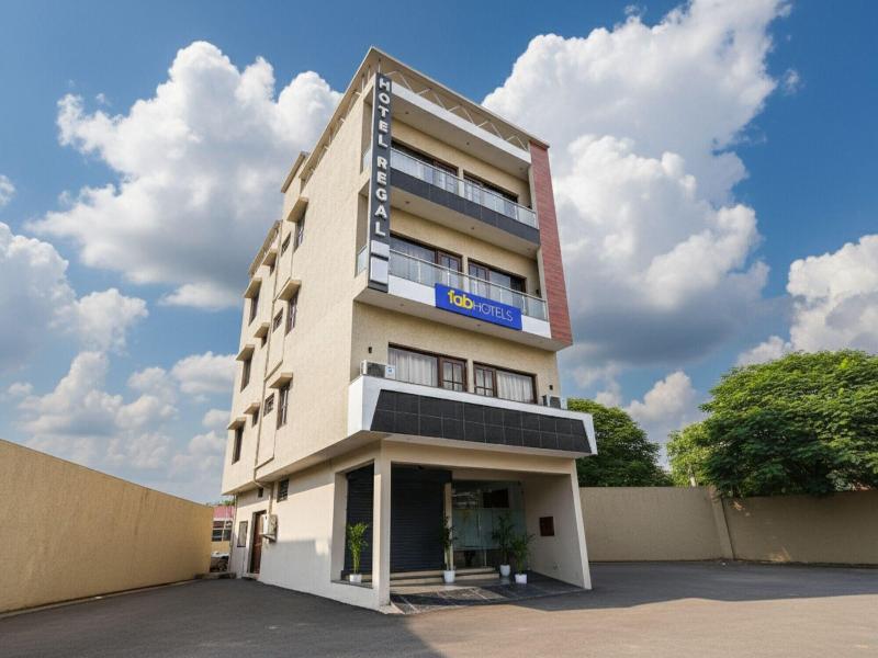 Fabhotel Regal image
