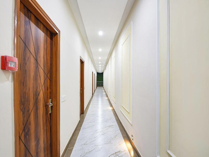 Fabhotel Regal image