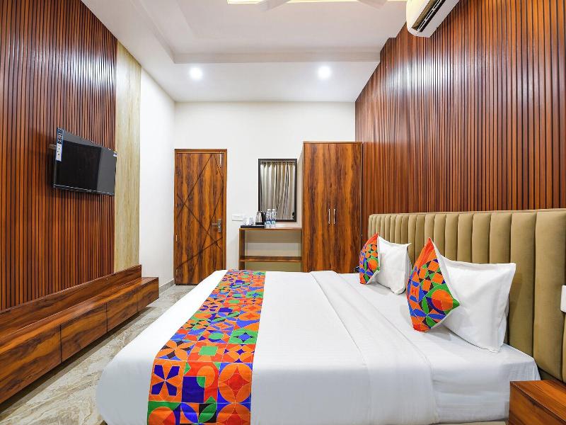 Fabhotel Regal image