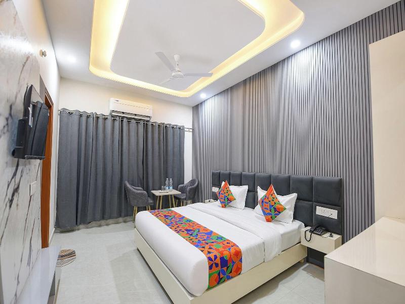 Fabhotel Regal image