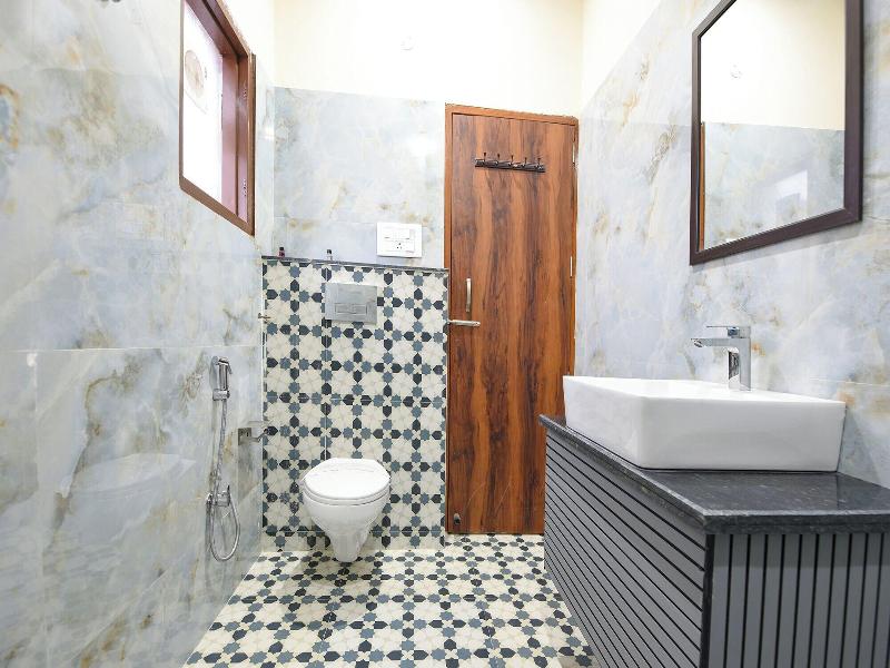 Fabhotel Regal image