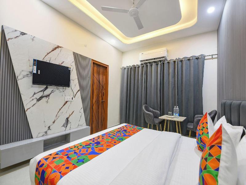 Fabhotel Regal image