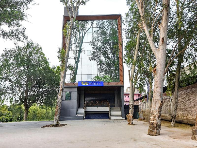 Fabhotel Evergreen image