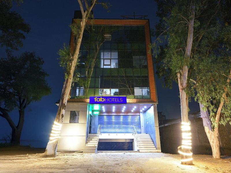 Fabhotel Evergreen image