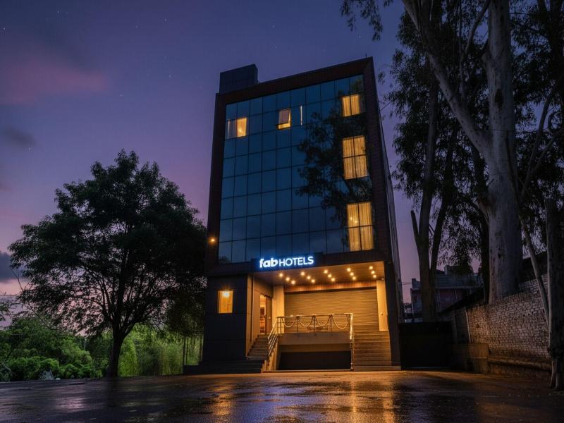 Fabhotel Evergreen image