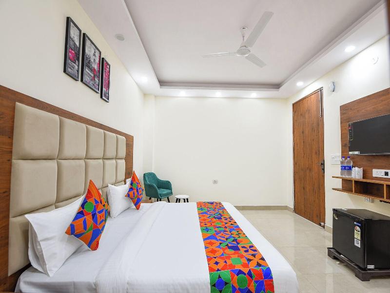 Fabhotel Evergreen image