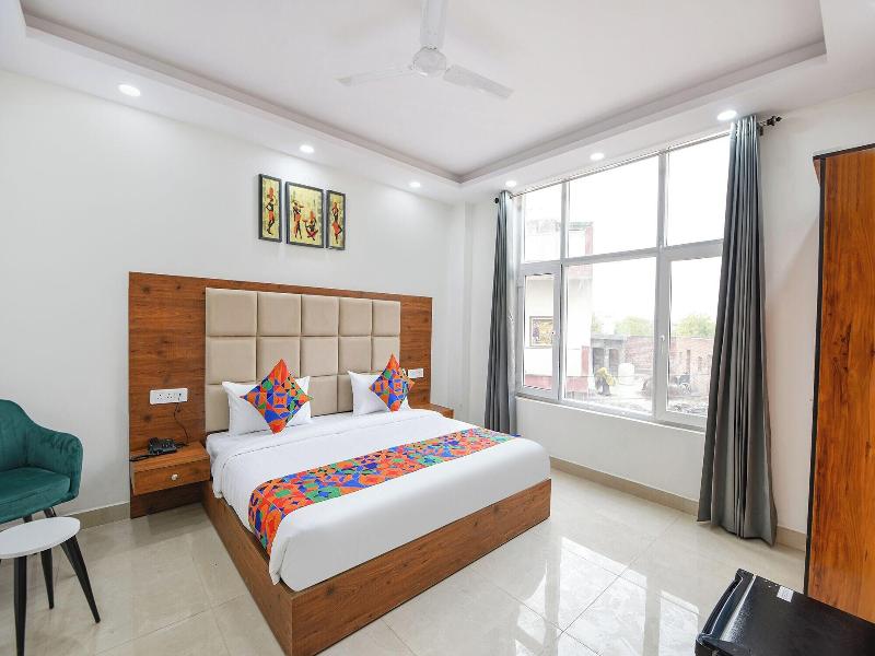 Fabhotel Evergreen image