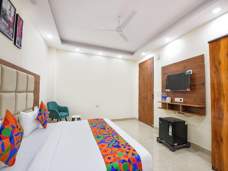Fabhotel Evergreen image