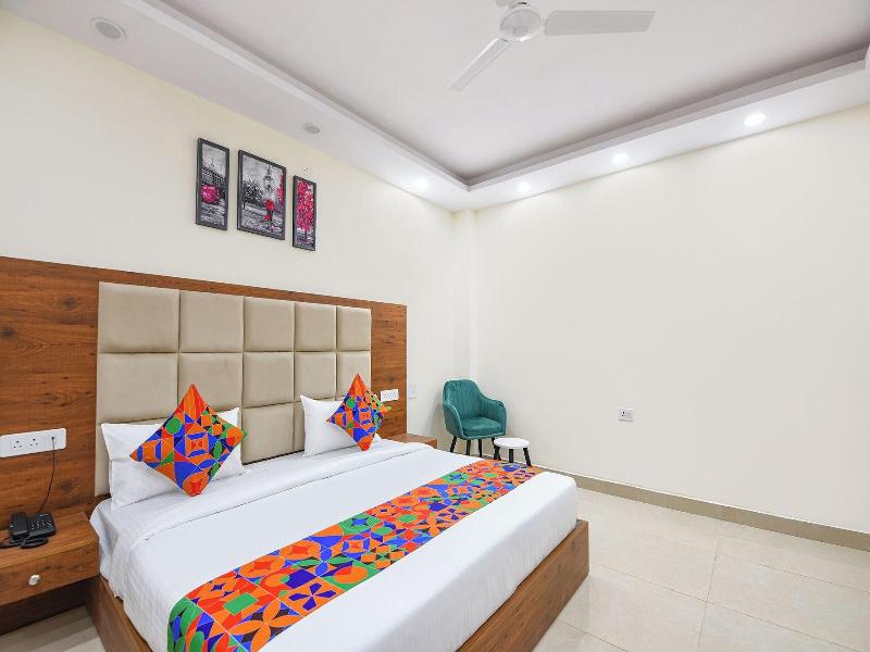 Fabhotel Evergreen image
