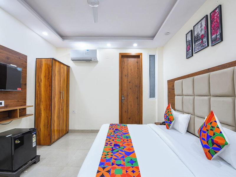 Fabhotel Evergreen image