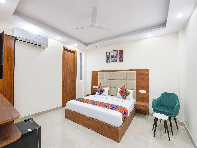 Fabhotel Evergreen image