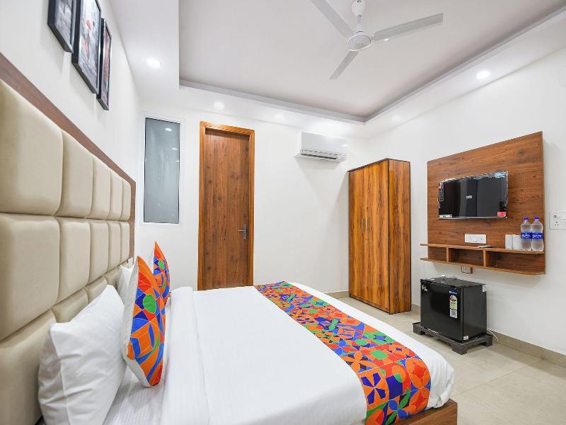 Fabhotel Evergreen image