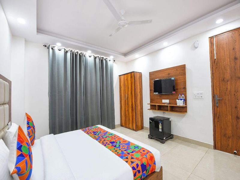 Fabhotel Evergreen image