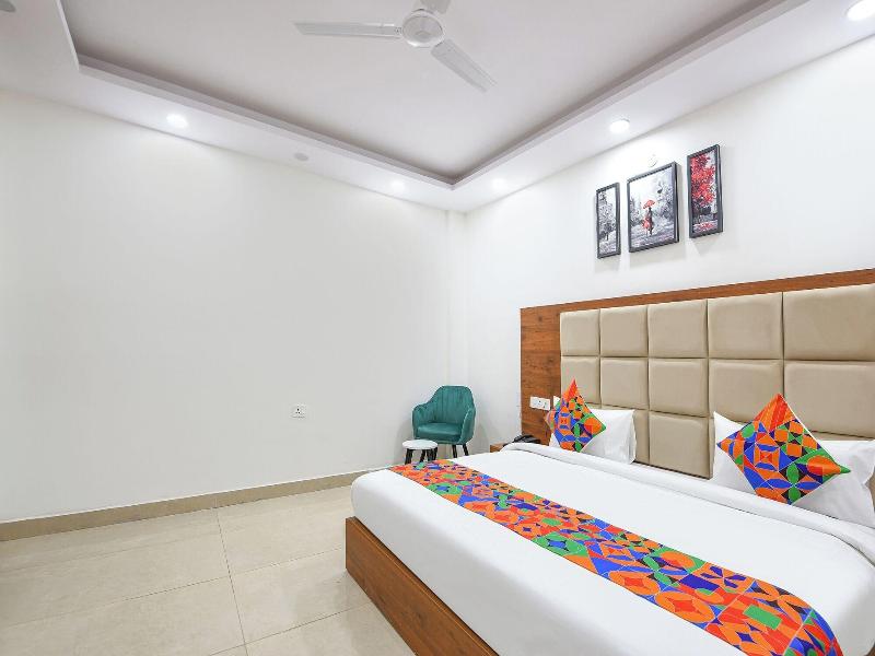 Fabhotel Evergreen image