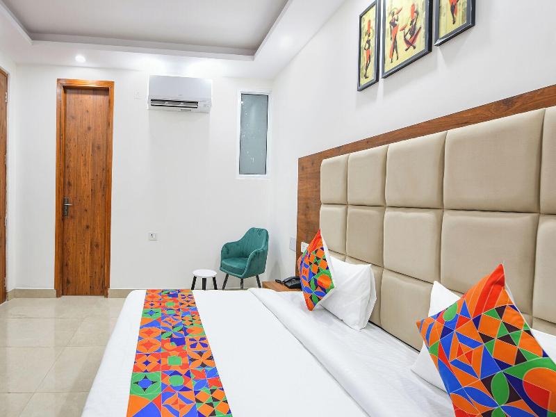Fabhotel Evergreen image