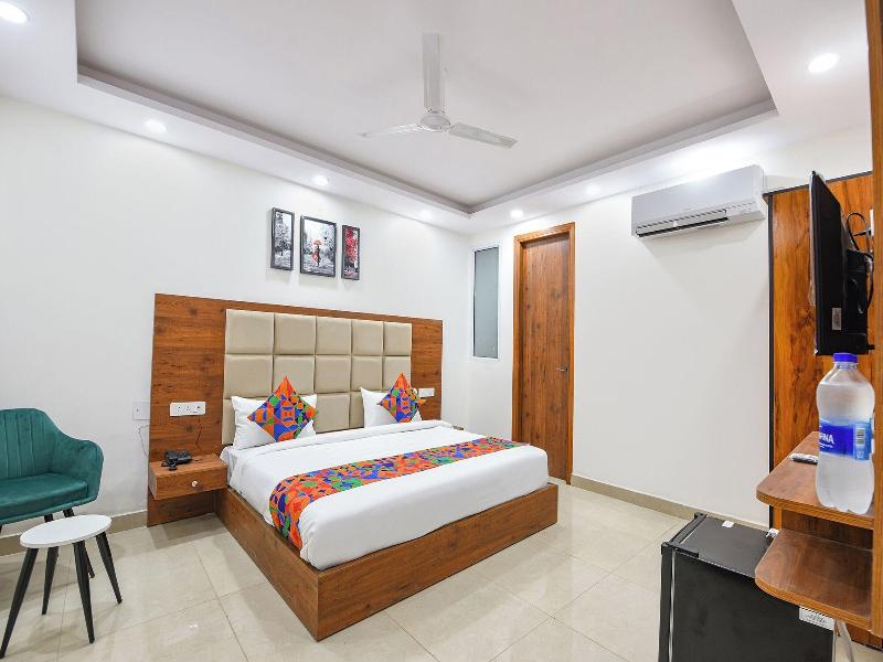 Fabhotel Evergreen image