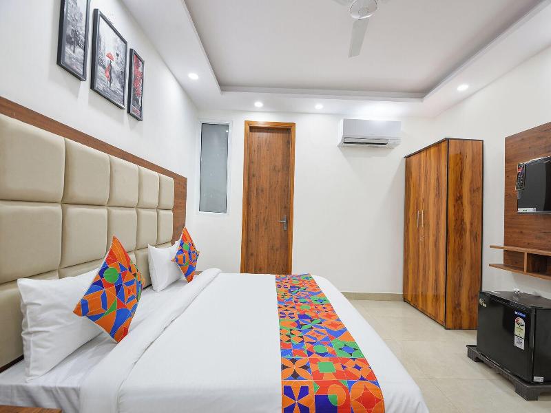 Fabhotel Evergreen image
