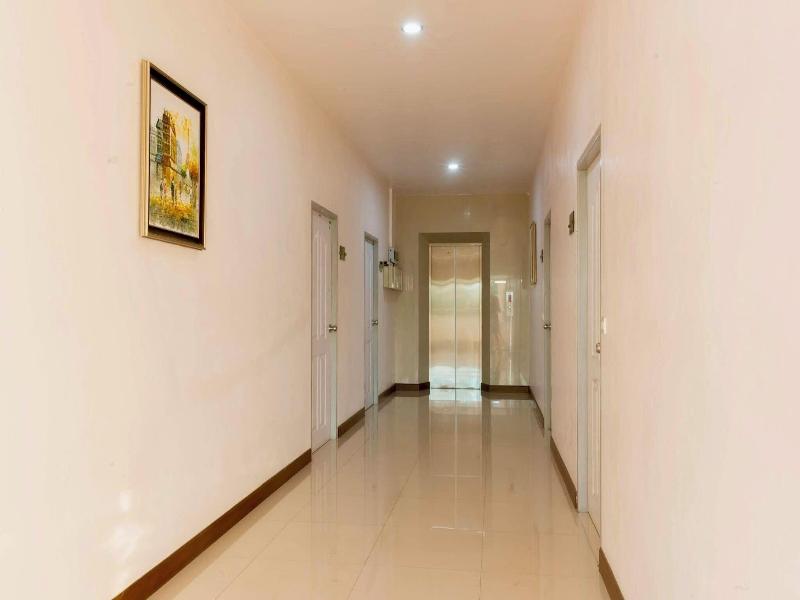 Ree Riverside Hotel image