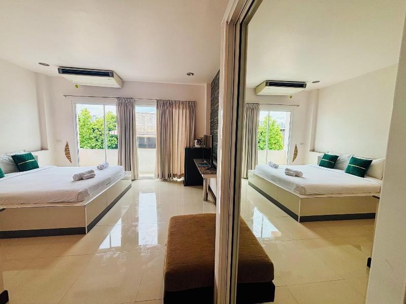 Ree Riverside Hotel image