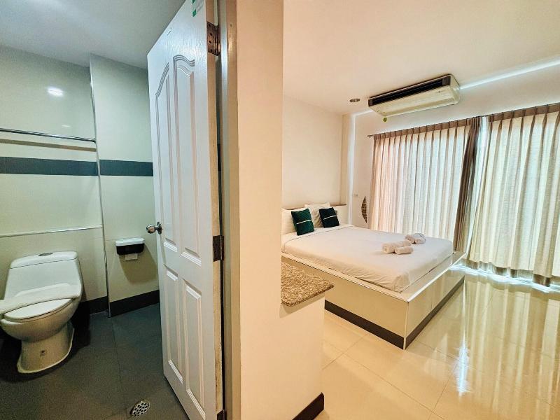 Ree Riverside Hotel image