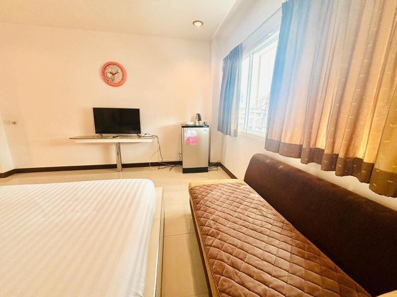Ree Riverside Hotel image