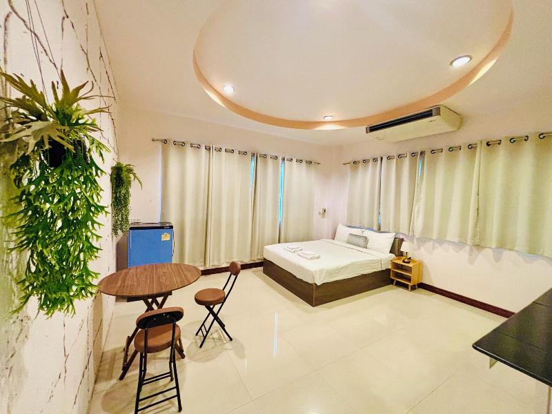Ree Riverside Hotel image