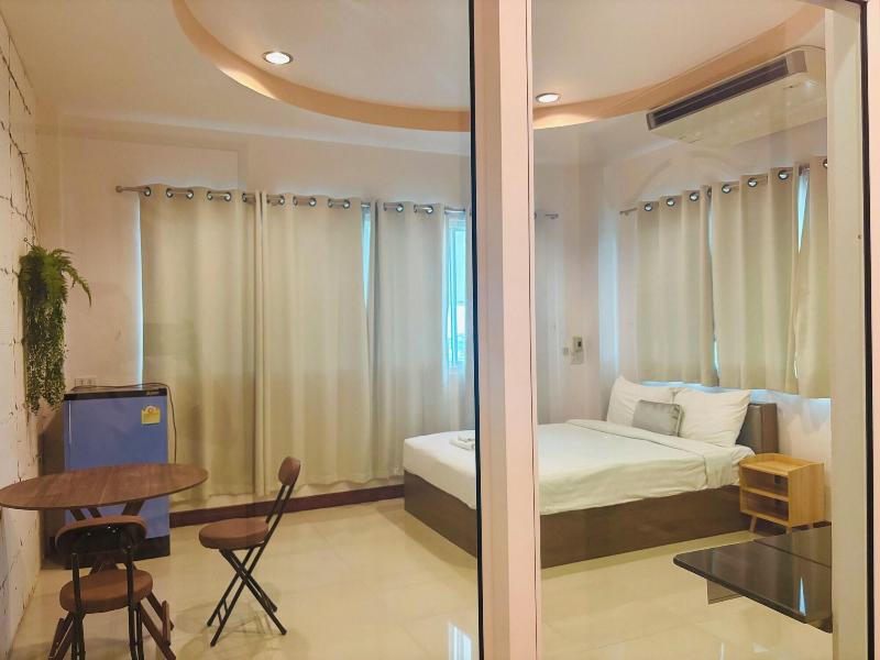 Ree Riverside Hotel image