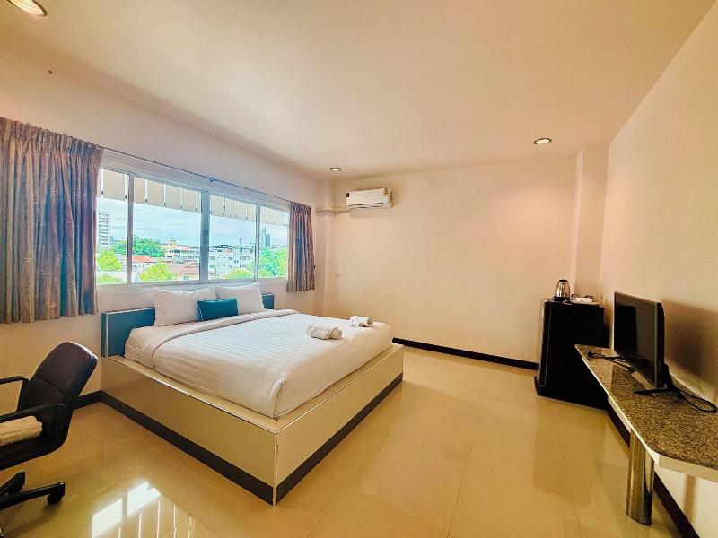 Ree Riverside Hotel image