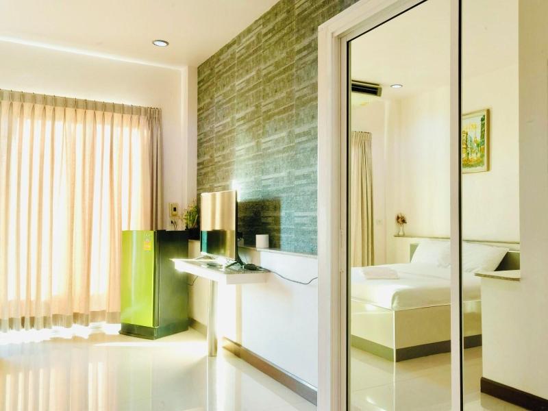 Ree Riverside Hotel image