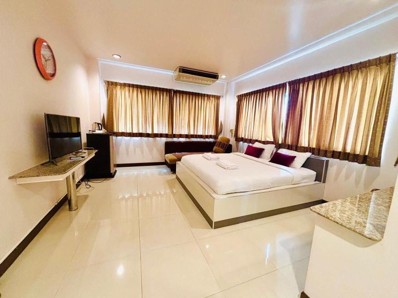 Ree Riverside Hotel image