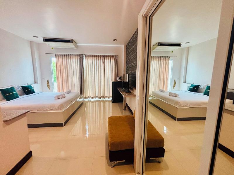Ree Riverside Hotel image