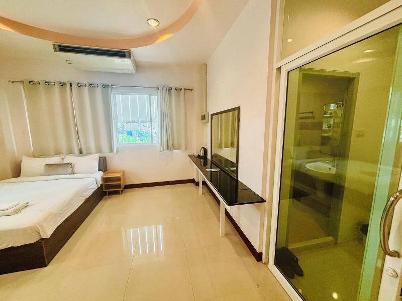 Ree Riverside Hotel image