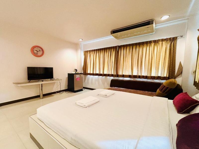 Ree Riverside Hotel image