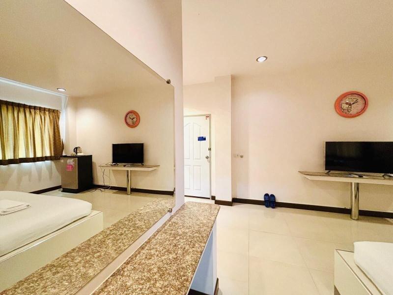 Ree Riverside Hotel image