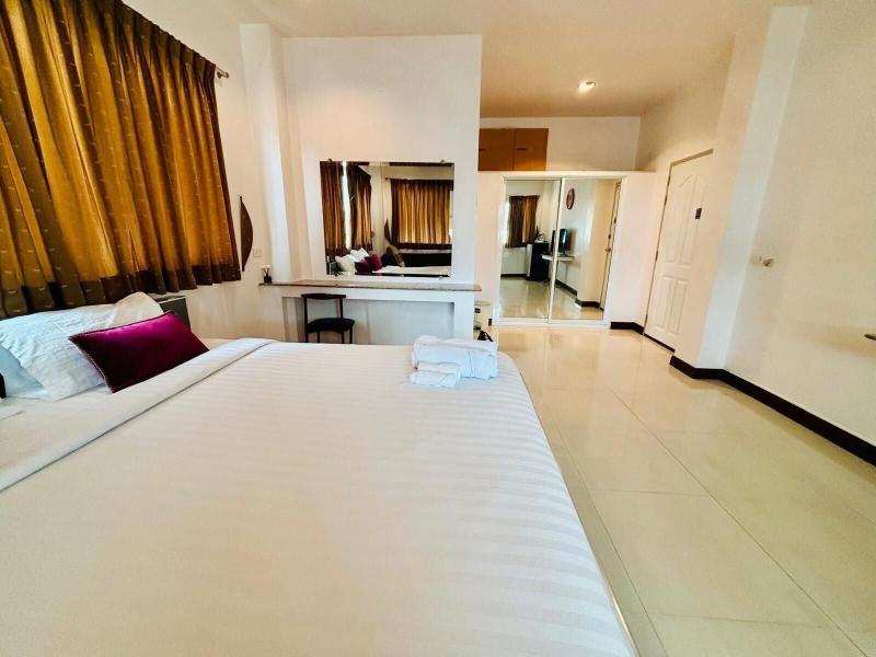 Ree Riverside Hotel image