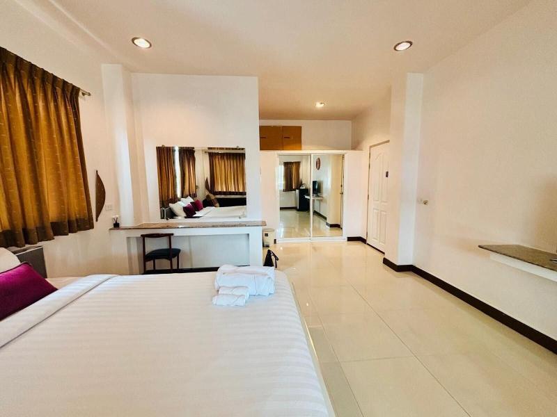 Ree Riverside Hotel image