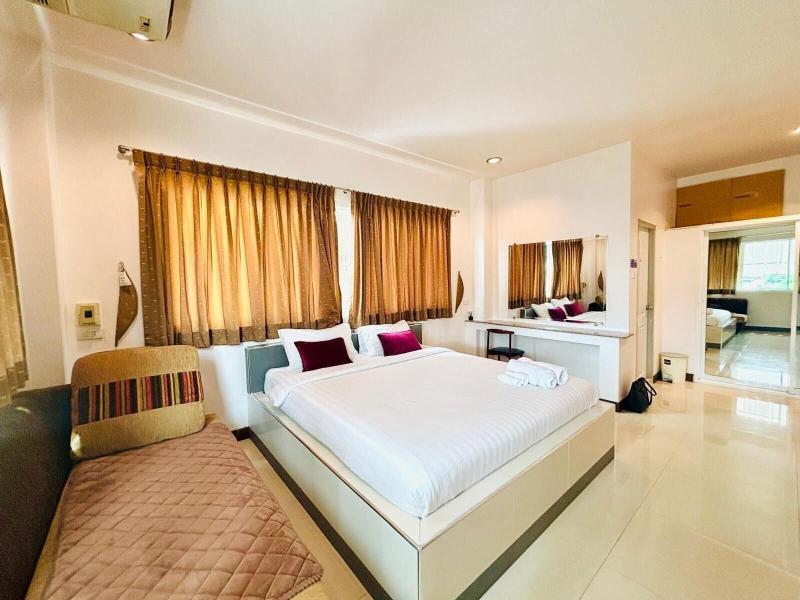 Ree Riverside Hotel image