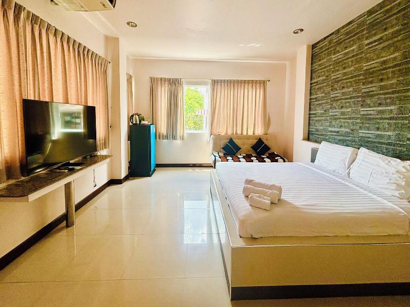 Ree Riverside Hotel image