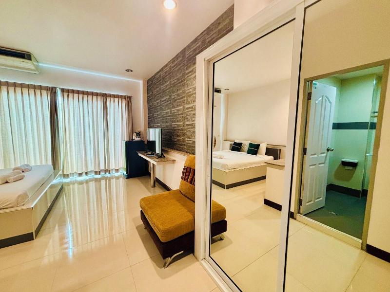 Ree Riverside Hotel image