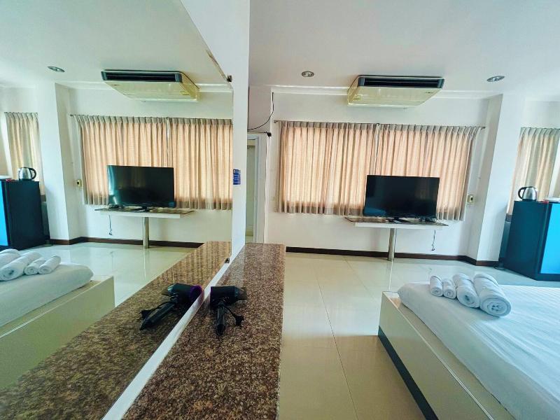 Ree Riverside Hotel image