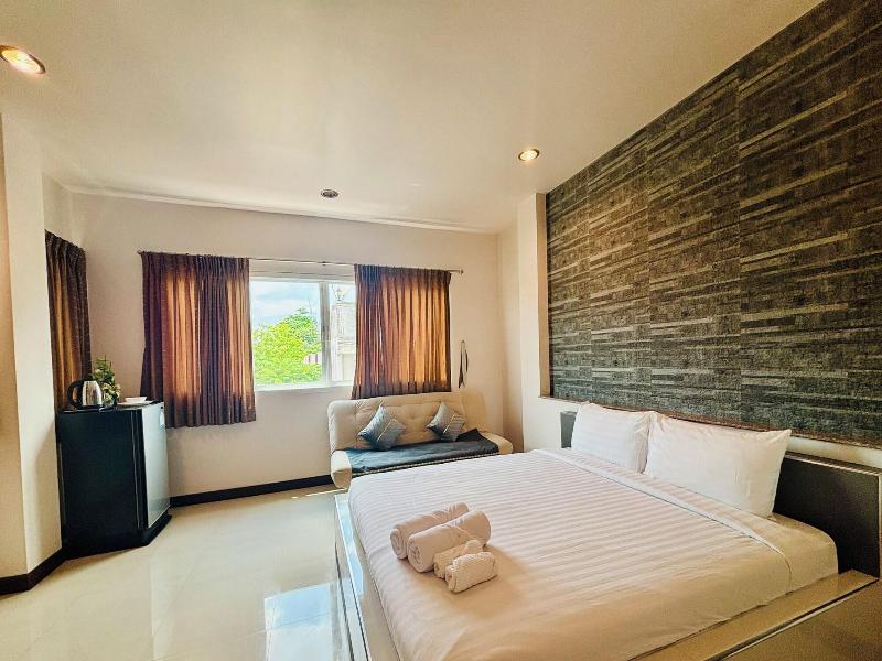Ree Riverside Hotel image