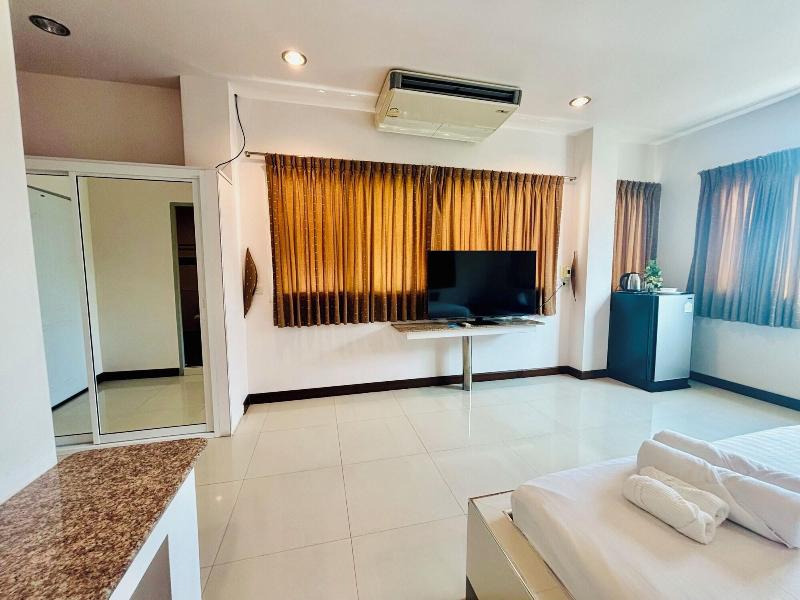 Ree Riverside Hotel image