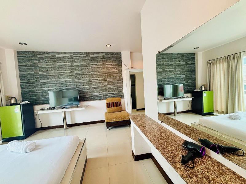 Ree Riverside Hotel image