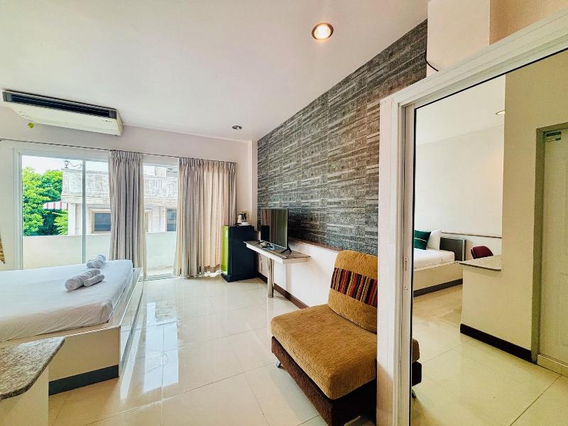 Ree Riverside Hotel image