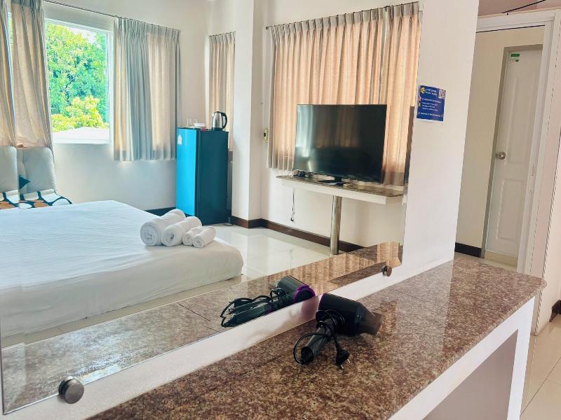 Ree Riverside Hotel image