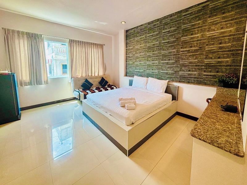 Ree Riverside Hotel image