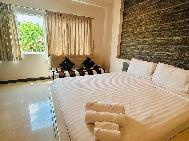 Ree Riverside Hotel image